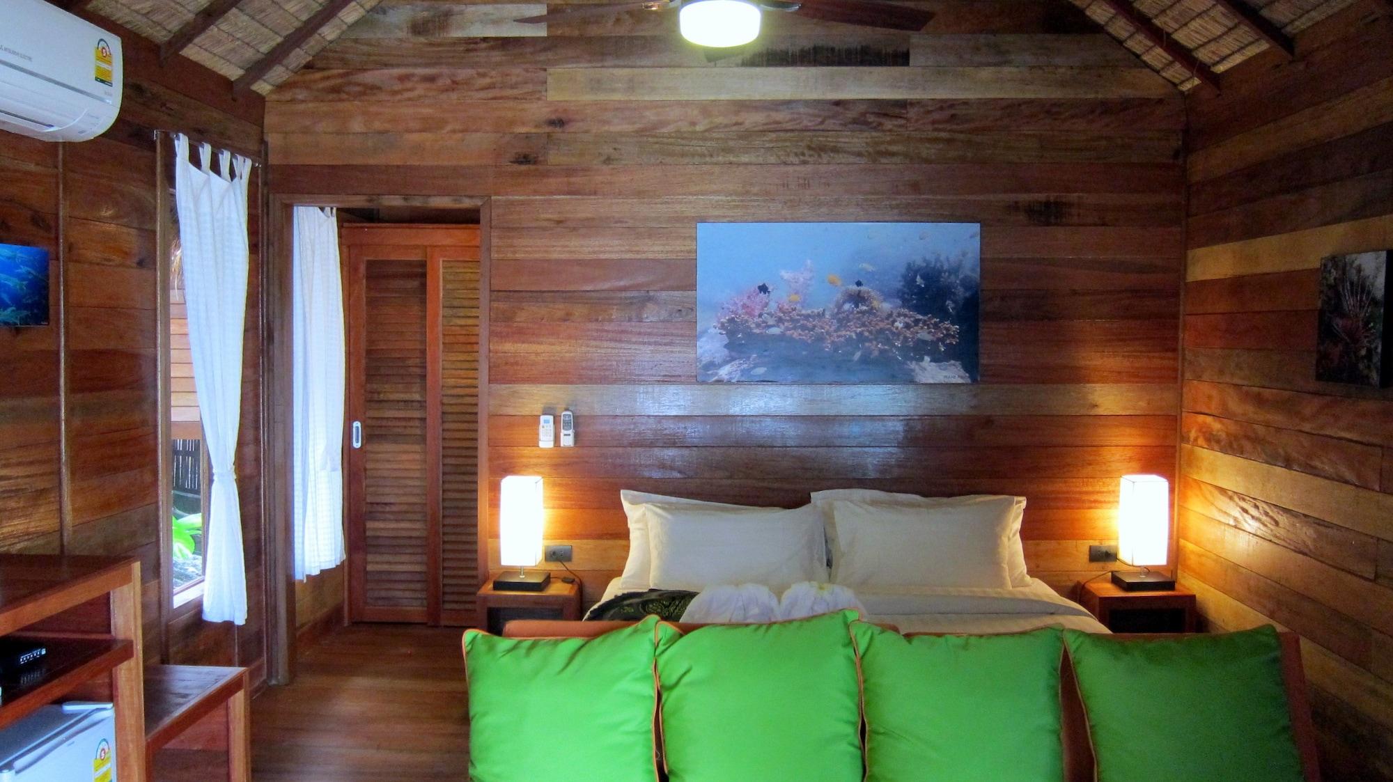 Ten Moons Lipe Resort Экстерьер фото