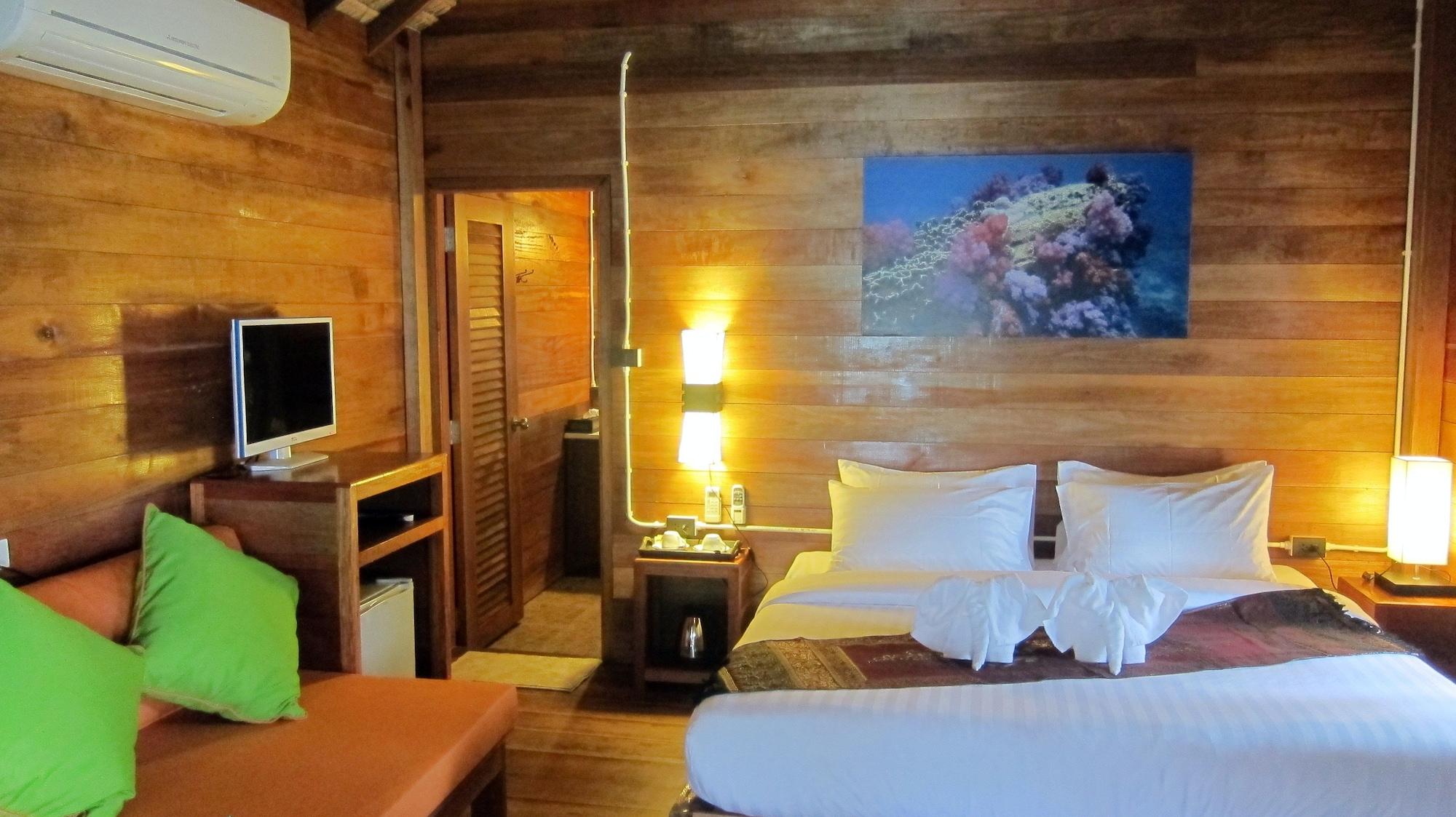 Ten Moons Lipe Resort Экстерьер фото