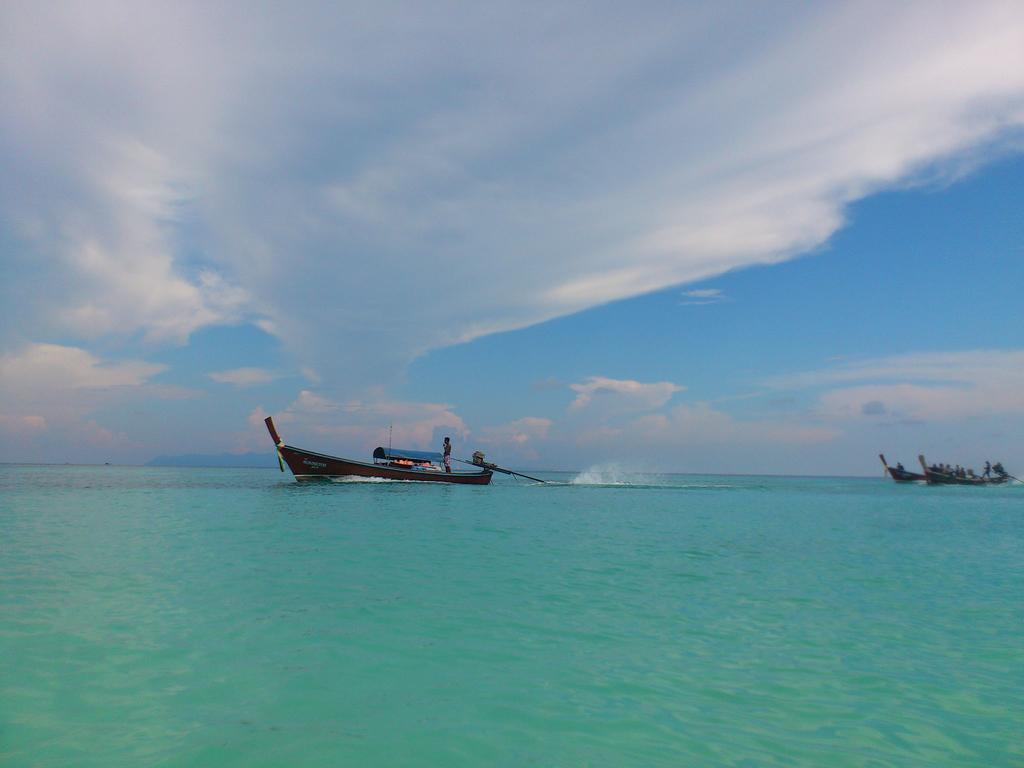 Ten Moons Lipe Resort Экстерьер фото